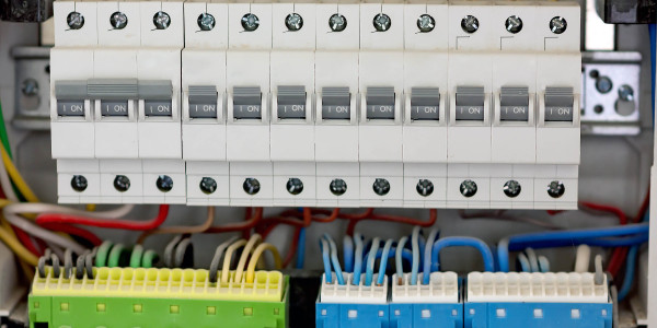 Electricistas Industriales · Instaladores Alta / Baja Tensión les Borges Blanques · Diagnóstico y solución de fallas en sistemas eléctricos