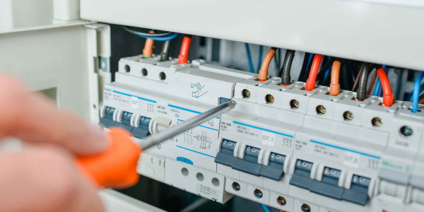 Electricistas Industriales · Instaladores Alta / Baja Tensión les Borges Blanques · Integración de sistemas de control SCADA para monitoreo remoto