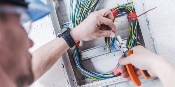 Electricistas Industriales · Instaladores Alta / Baja Tensión les Borges Blanques · Reemplazo de cables, disyuntores, fusibles y contactores desgastados
